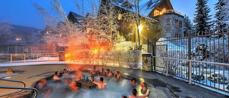 Outdoor spa tub