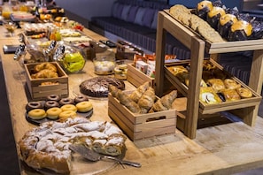 A buffet with various pastries, bread, and beverages. - Catalonia Royal Ses Estaques (Santa Eulalia del Rio)