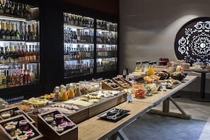 A buffet with various food items and beverages, including cheeses, fruits, and condiments. - Catalonia Royal Ses Estaques (Santa Eulalia del Rio)
