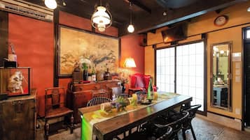 Lobby lounge