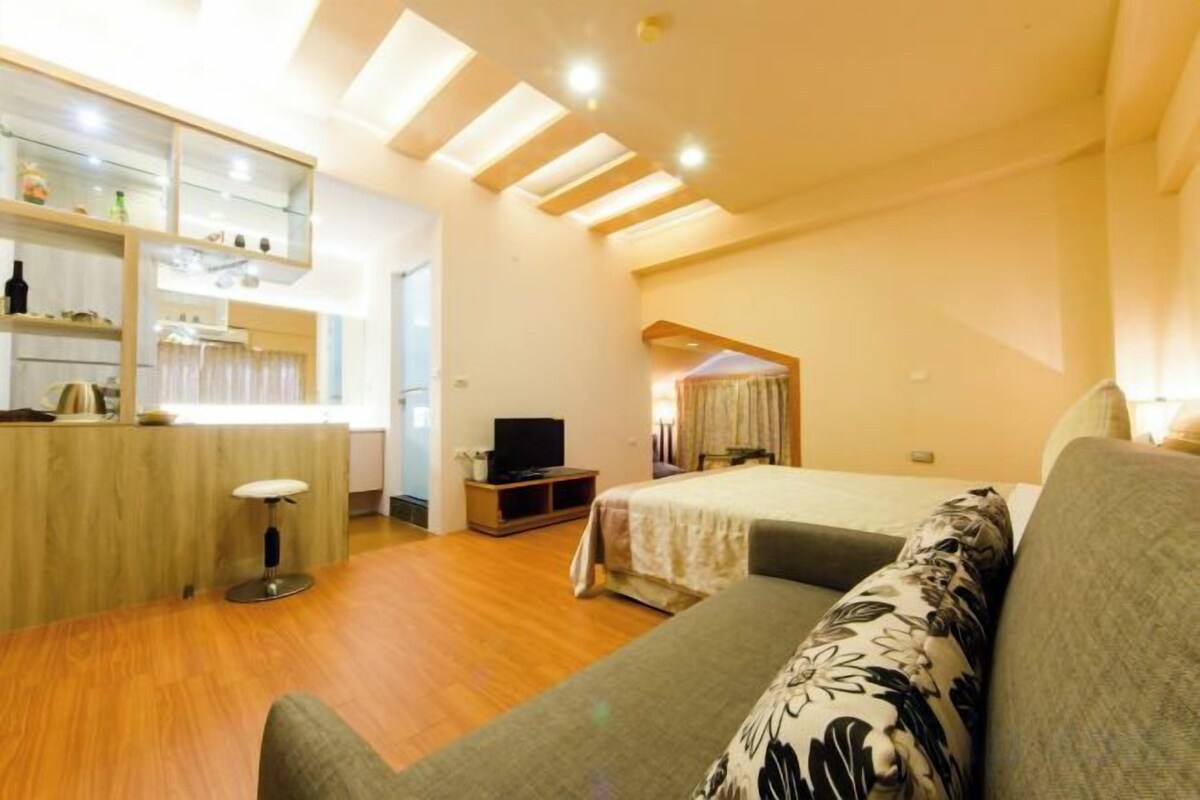 Schreibtisch, schallisolierte Zimmer, Bügeleisen/Bügelbrett