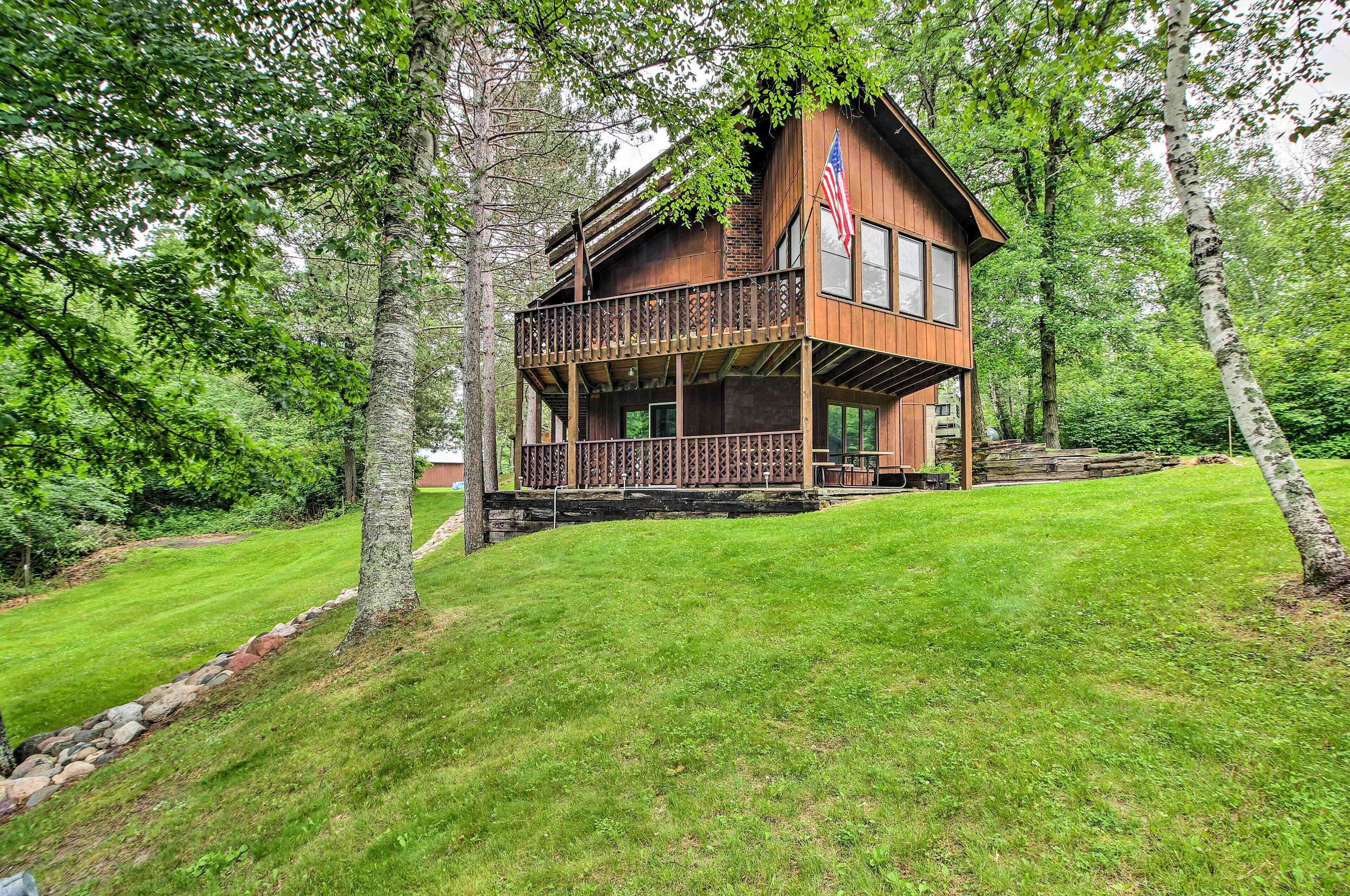 3 BR Waterfront Fifty Lakes Home w/ Dock & Kayaks!