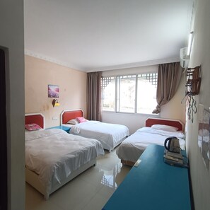 Standard Triple Room | Blackout drapes, soundproofing, free WiFi - How Flower Hostel Yangshuo (Guilin)