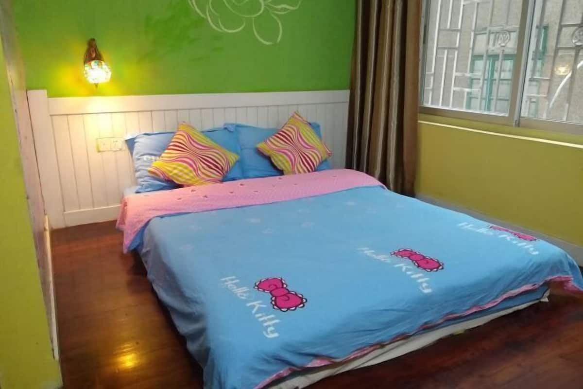 Blackout drapes, soundproofing, WiFi (free)