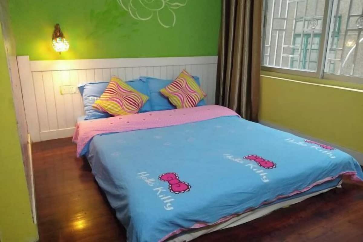 Cortinas blackout, quartos à prova de som, Wi-Fi de cortesia