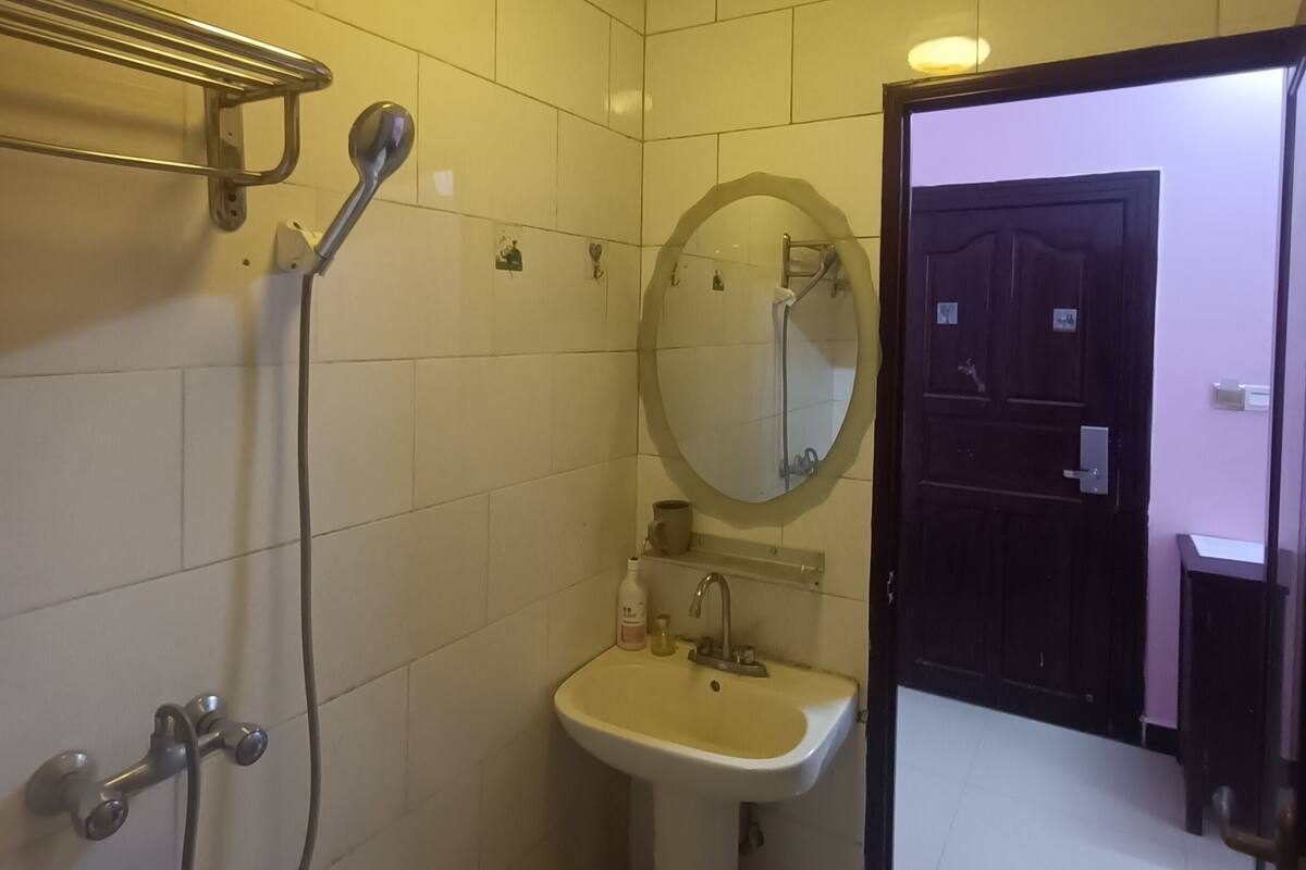 Basic Shared Dormitory, Mixed Dorm | Bilik Mandi | Pengering rambut, selipar, tuala disediakan