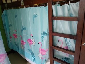 Cortinas opacas, sistema de insonorización, wifi gratis