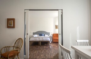 1 habitación, tabla de planchar con plancha, wifi y ropa de cama 