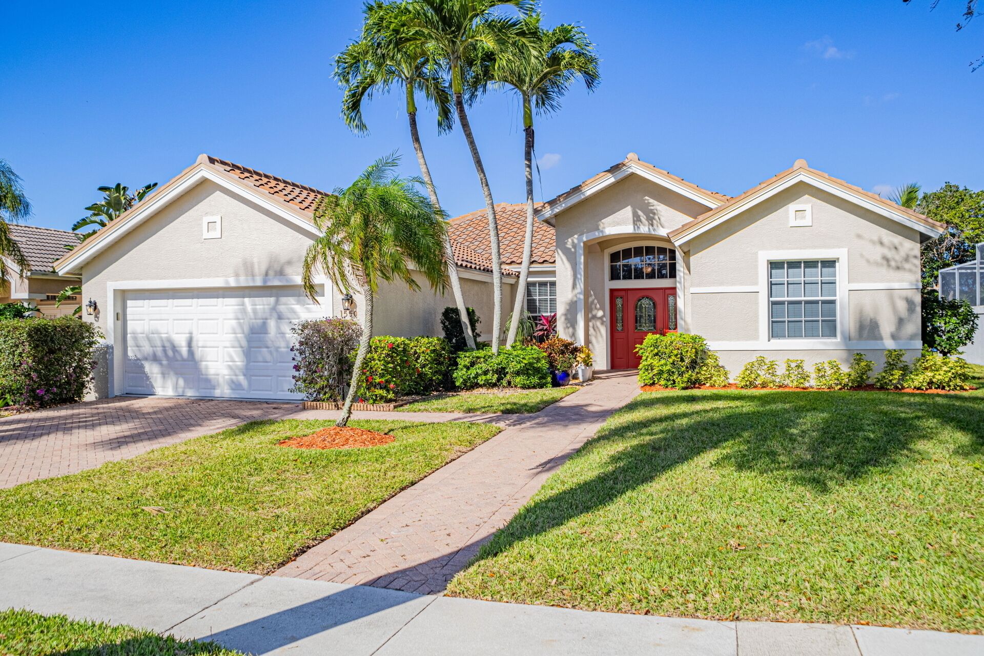 Exquisite 4 bedroom pool & spa home overlooking a breathtaking lakeview