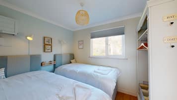 1 bedroom, iron/ironing board, internet, bed sheets