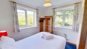 1 bedroom, iron/ironing board, internet, bed sheets