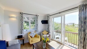 TV - Lazy Days is a cosy beach bungalow which nestles within a quiet area of the Riviere Towans (Hayle)