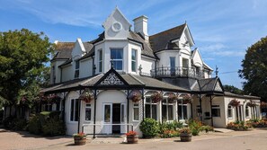 Exterior - 09 Trevithick Court, Tolroy Manor (Hayle)