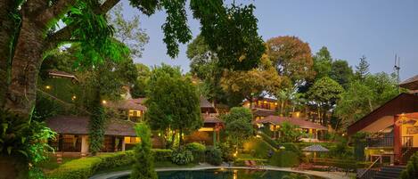 Outdoor pool, lifeguards on site