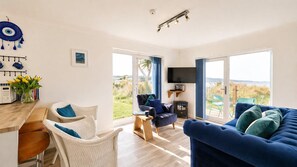 TV, DVD player - C40 Homelyn, Riviere Towans (Hayle)