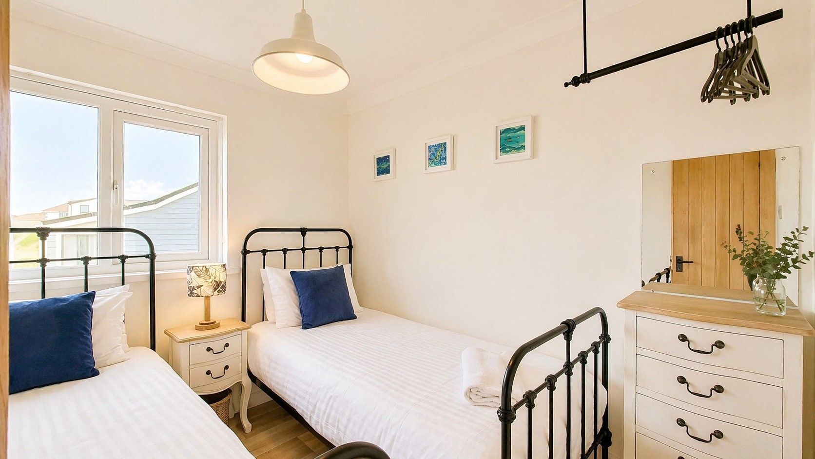 3 bedrooms, iron/ironing board, Internet, bed sheets