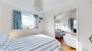 3 bedrooms, iron/ironing board, Internet, bed sheets