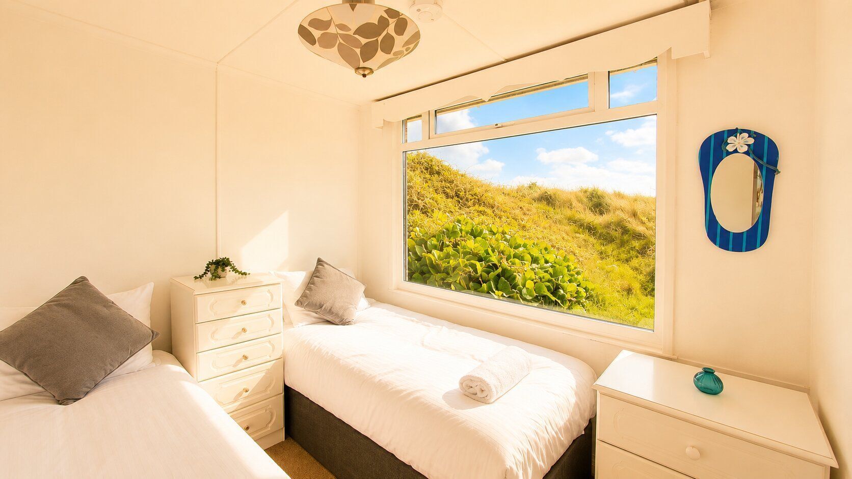 2 bedrooms, iron/ironing board, bed sheets, wheelchair access