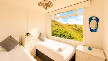 2 bedrooms, iron/ironing board, bed sheets, wheelchair access