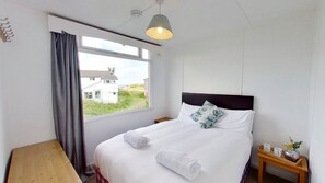 2 soverom, strykejern/-brett, sengetøy og rullestolvennlig