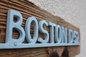 Exterior detail - Boston is a beachside bolthole which is just a short walk from Hayle beach (Hayle)