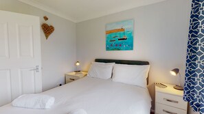 3 soverom, strykejern/-brett, internettilgang og sengetøy