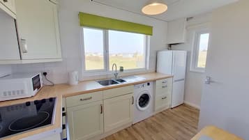 Fridge, microwave, oven