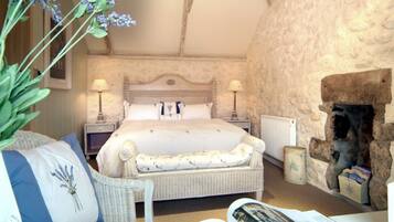 5 bedrooms, iron/ironing board, travel cot, WiFi