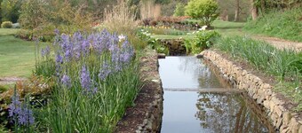 Enjoy the grounds of the Bonython Estate which cover 20 acres.