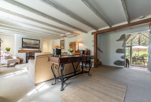 Enjoy the grounds of the Bonython Estate which cover 20 acres.