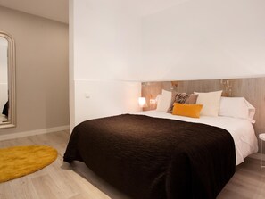 2 slaapkamers, een strijkplank/strijkijzer, internet, beddengoed