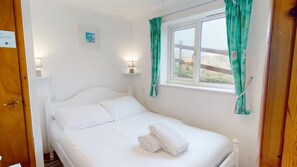 1 soverom, strykejern/-brett, internettilgang og sengetøy