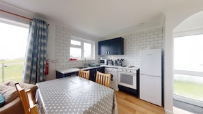 Fridge, microwave, oven, stovetop - F60 Atlantic View, Riviere Towans (Hayle)