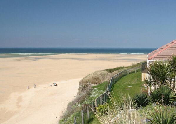 Beach nearby - With stunning views of Hayle Estuary and St. Ives Bay (Hayle)