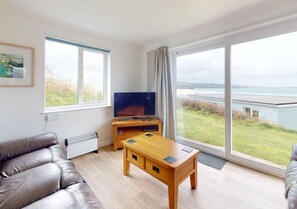 TV, DVD player - With stunning views of Hayle Estuary and St. Ives Bay (Hayle)