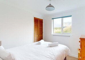 3 bedrooms, iron/ironing board, internet, bed sheets - With stunning views of Hayle Estuary and St. Ives Bay (Hayle)