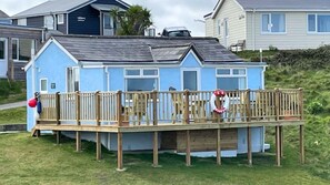 Exterior - A warm and welcoming beach chalet that enjoys a slightly elevated position within the Riviere Towans (Hayle)