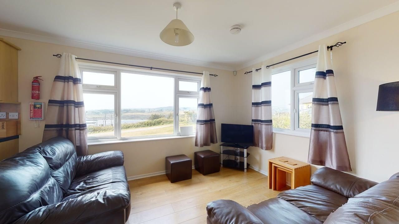 テレビ、DVD プレーヤー