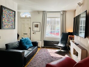 Smart-TV, DVD-Player, Bücher