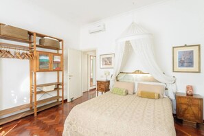 2 Schlafzimmer, Schreibtisch, Bügeleisen/Bügelbrett, kostenloses WLAN
