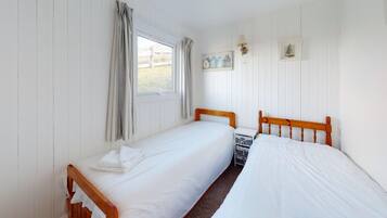 1 bedroom, iron/ironing board, internet, bed sheets