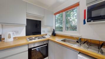 Fridge, microwave, oven, cookware/dishes/utensils