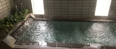 Indoor spa tub