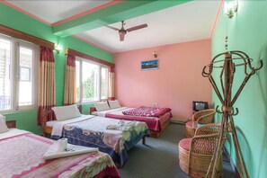 1 Schlafzimmer, hochwertige Bettwaren, Schreibtisch, kostenloses WLAN