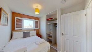 1 bedroom, iron/ironing board, internet, bed sheets