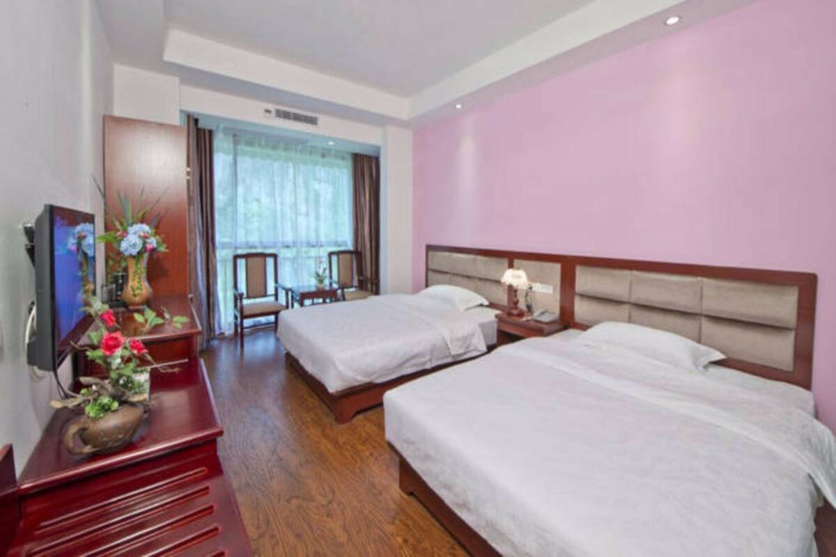 Desk, blackout curtains, free WiFi