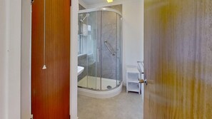 Shower, towels - A20 Vardo, Riviere Towans (Hayle)