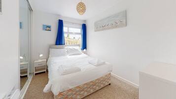 3 bedrooms, iron/ironing board, Internet, bed sheets