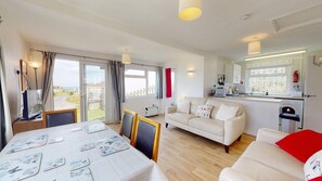 TV - Brian View is a chalet perfect for families and friends to explore St. Ives Bay and Cornwall beyond (Hayle)