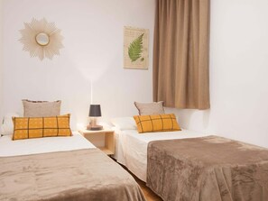 3 bedrooms, iron/ironing board, Internet, bed sheets